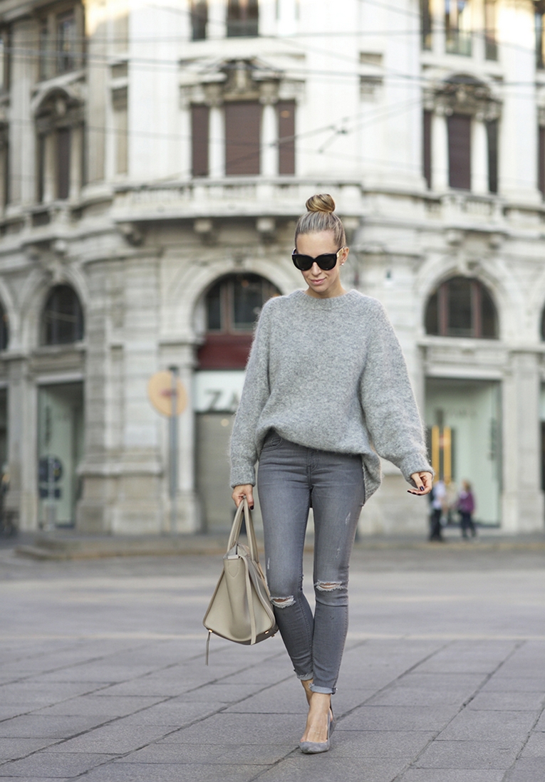 50 Beautiful Stylish Outfits with Tote Bags for Women Ideas 49