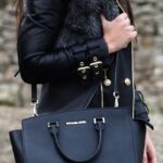 50 Beautiful Stylish Outfits with Tote Bags for Women Ideas 53