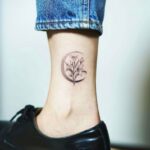 70 Meaningful Lily Tattoo Designs for Women Ideas 14