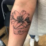 70 Meaningful Lily Tattoo Designs for Women Ideas 65