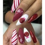 40 Beautiful Christmas Nail Design for Women Ideas 04