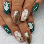 40 Beautiful Christmas Nail Design for Women Ideas 15