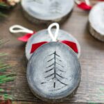 40 Creative Christmas Crafts to Make at Home 10
