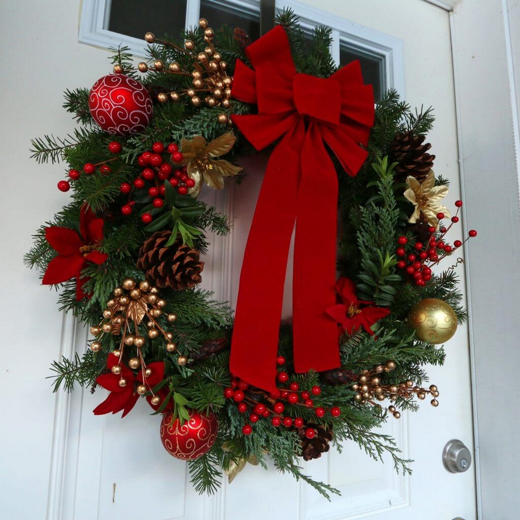 50 Stunning Door Decoration Christmas Wreath Ideas – Style Female