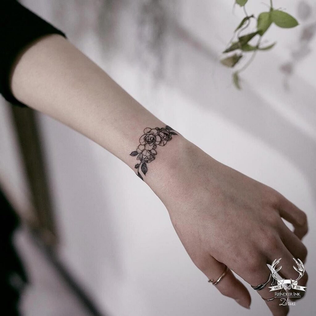 70 Gorgeous Flower Wrist Bracelet Tattoos for Women Ideas 24 – Style Female