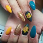 45 Easy and Simple Nail Designs Leaves Fall for Women Ideas 14