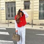 Fashionable Sleeveless Short Knitted Sweater Vest Button Cardigan with Pockets 09