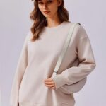 Sweatshirt with Thumbholes Pockets 2024 Fall Outfits 08