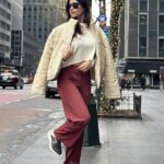 Beyond Yoga Styling Wide Leg Pants for Everyday Outfits 11